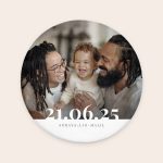 Round personalized bath mat printed with a family photo and text 21.06.25 SORAYA-LIO-MALIL