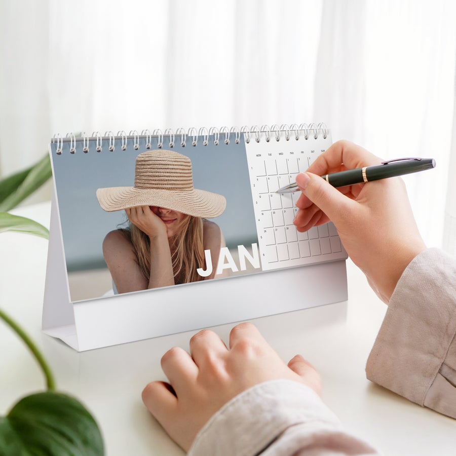 personalised-desktop-calendar.jpg Personalised desktop calendar