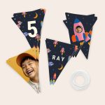 Personalised garland Triangle M 5m with a space theme printed with a boy's photo, the number 5, and the name Ray.