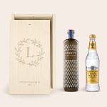 Gin & tonic gift set in an engraved wooden case with a personalized initial and name
