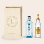Gin & tonic gift set in an engraved wooden case with a personalized initial and name