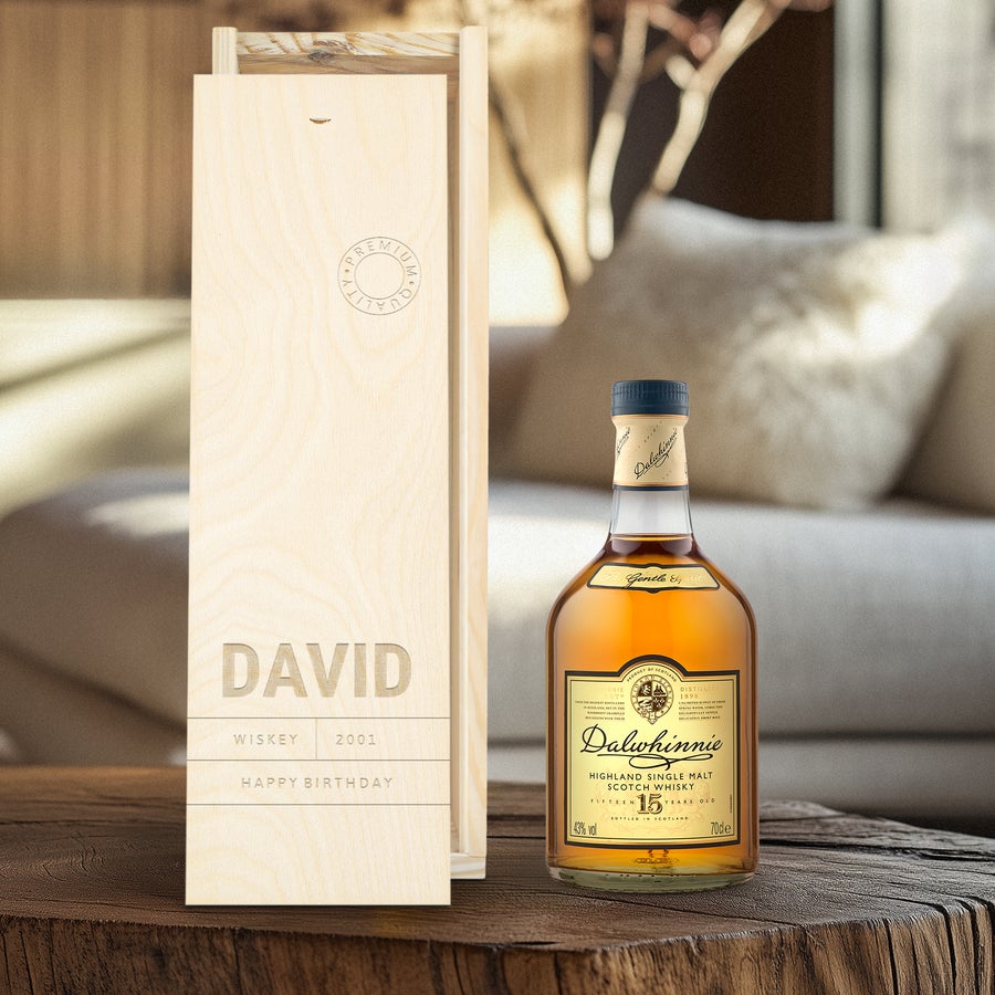 Dalwhinnie 15 Years whisky in a personalized engraved wooden case with the text David, Wiskey 2001, Happy Birthday