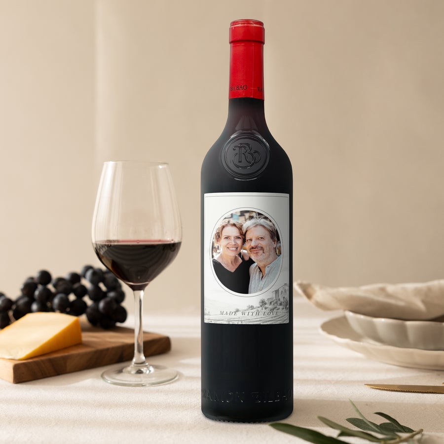 Ramon Bilbao Gran Reserva wine with a red top and a printed photo label of a couple, perfect to give as a gift
