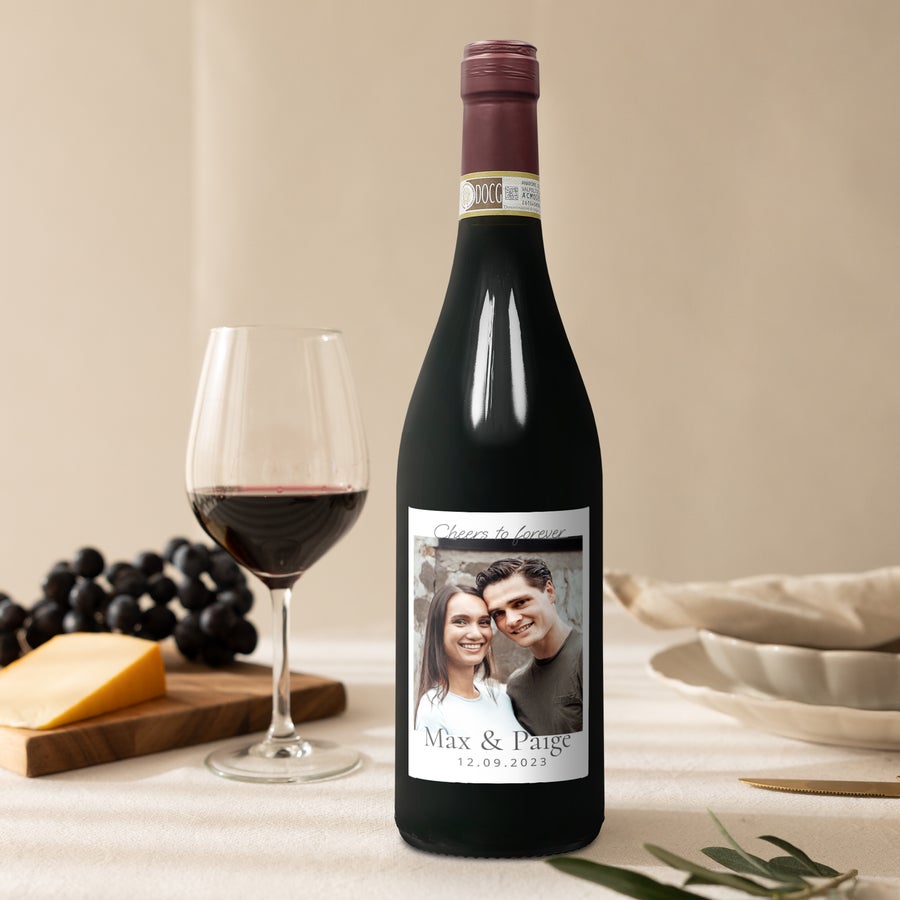 Farina Amarone wine bottle with a personalized label, printed with a photo of Max & Paige and the date 12.09.2023