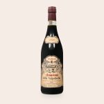 A dark bottle of Farina Amarone wine with a label that can be personalized, featuring the text "2020" and "Farina Amarone della Valpolicella"